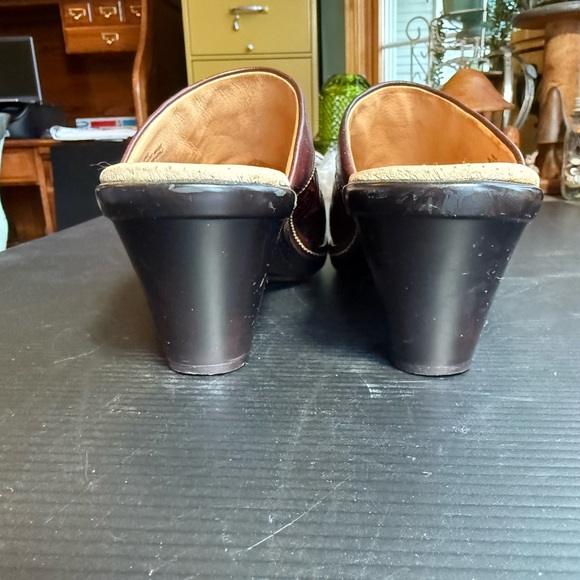 SOFFT WOMENS DARK BROWN MAROON MULES TOOLED LEATHER UPPER SIZE 8 M - Picture 9 of 14